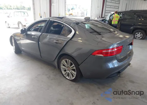 2017 Jaguar Xe 35T Premium z USA, uszkodzony, nr VIN SAJAD4BV5HA975769